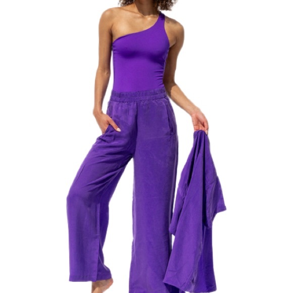 Left On Friday Shoreline Suit One-Shoulder Swimsuit in Vibrant Purple Size M - Picture 6 of 7